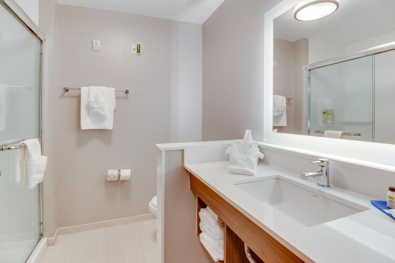 Holiday Inn Express & Suites - Union City By Ihg Exteriör bild