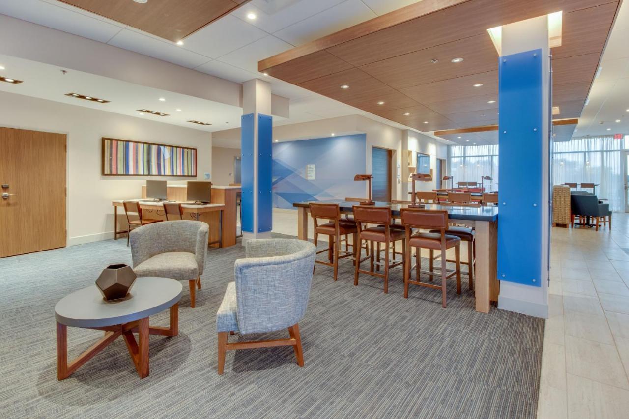 Holiday Inn Express & Suites - Union City By Ihg Exteriör bild
