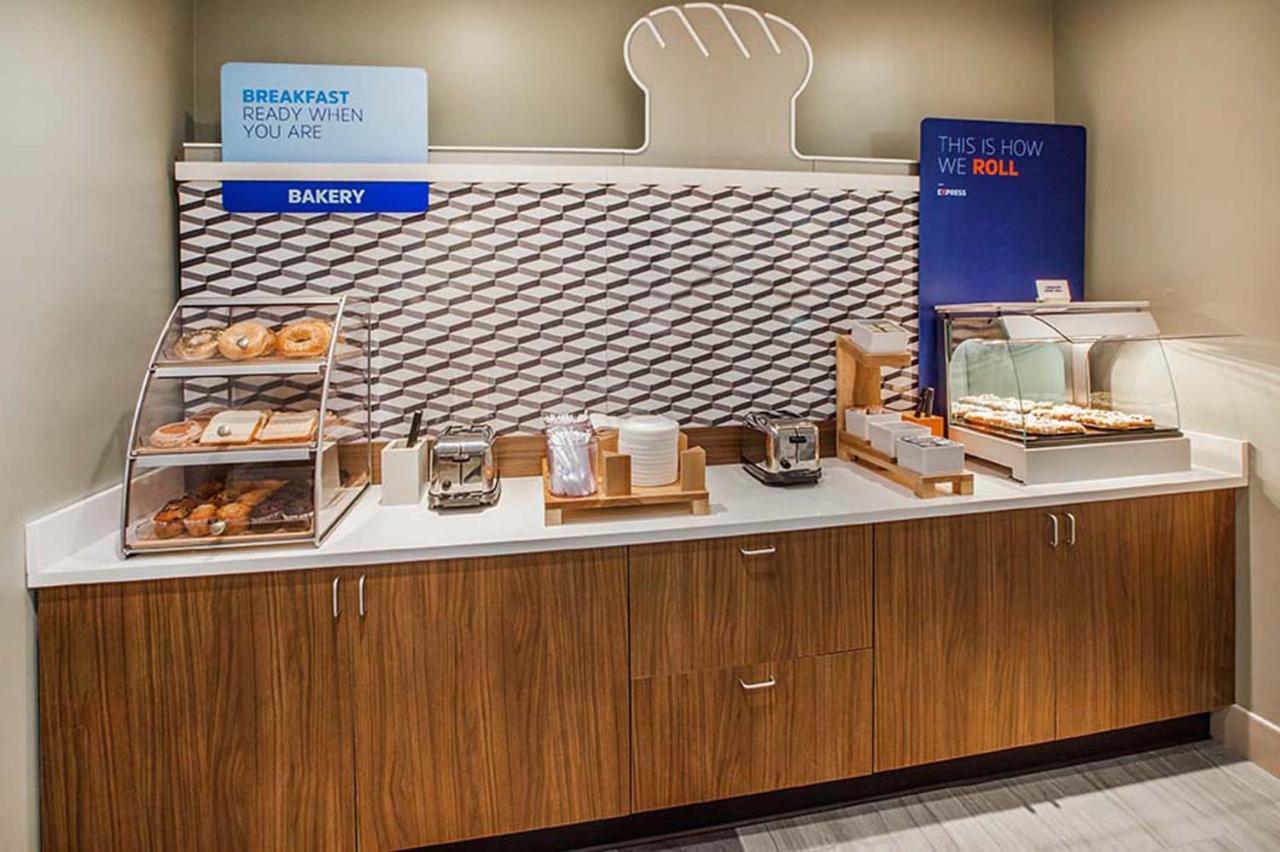 Holiday Inn Express & Suites - Union City By Ihg Exteriör bild