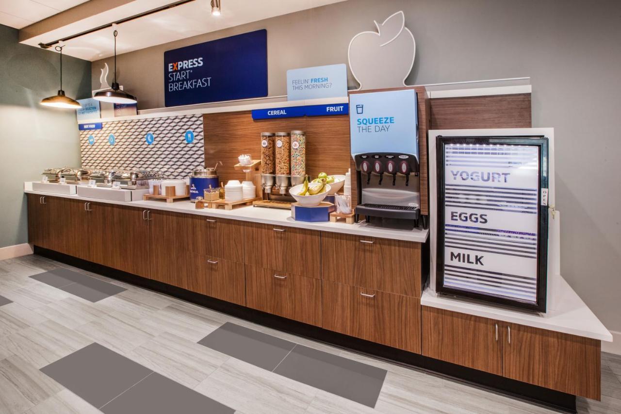 Holiday Inn Express & Suites - Union City By Ihg Exteriör bild